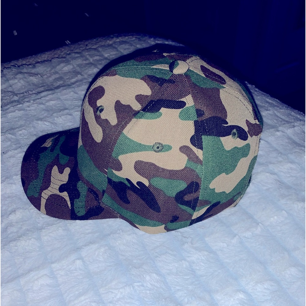 Ladies camo ball cap